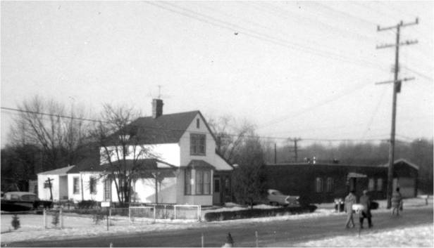 Guss House in the forground, IRear is Mack's Market with lunch counter building  also held apartments 